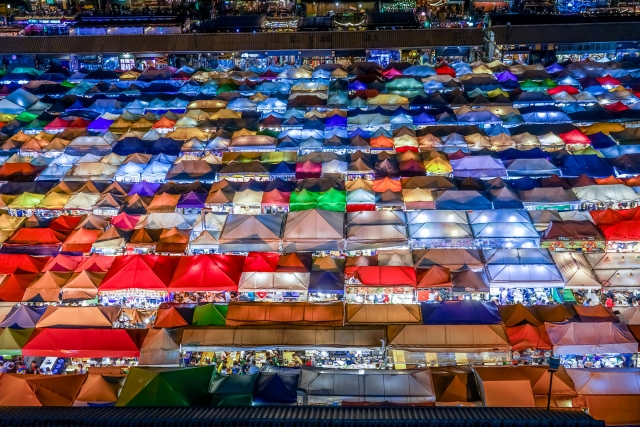 活気あるタイのマーケット